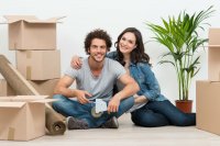 mit gepackten Kartons